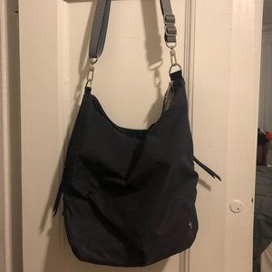 lululemon go-go-go tote in a beautiful blue!